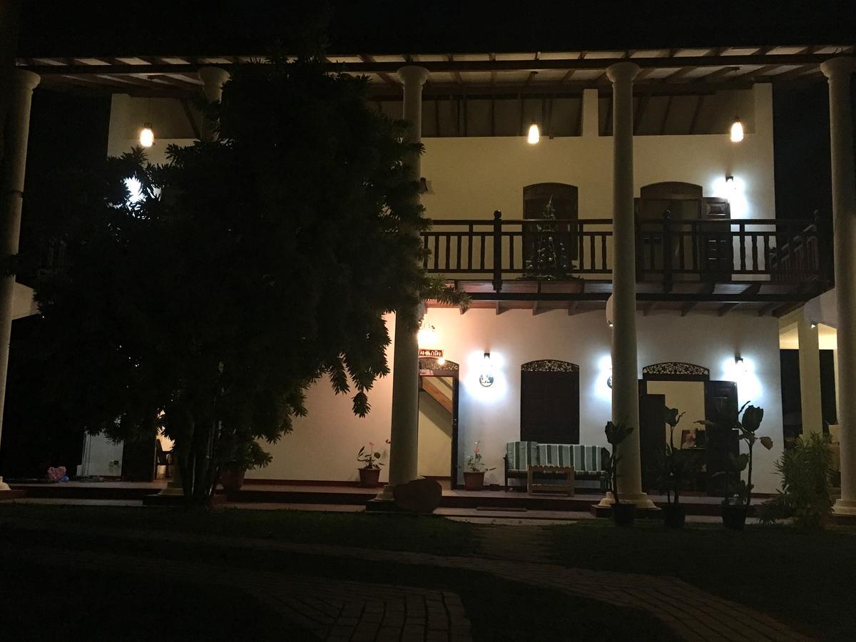 Hotel La Felicita Mirissa Exterior foto